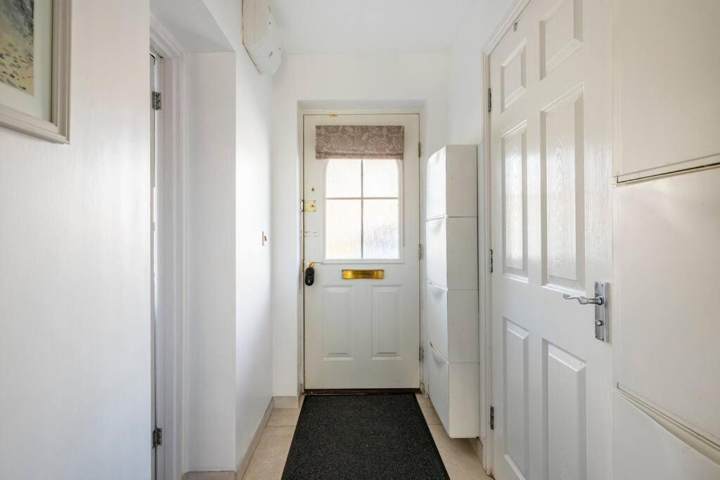 Bedroom With Kitchenette, Private Bathroom And Parking Cardiff Eksteriør bilde